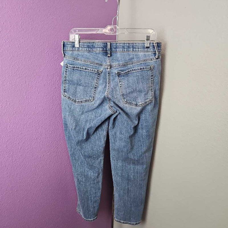 OLD NAVY - BOTTOM SHORT SIZE 8