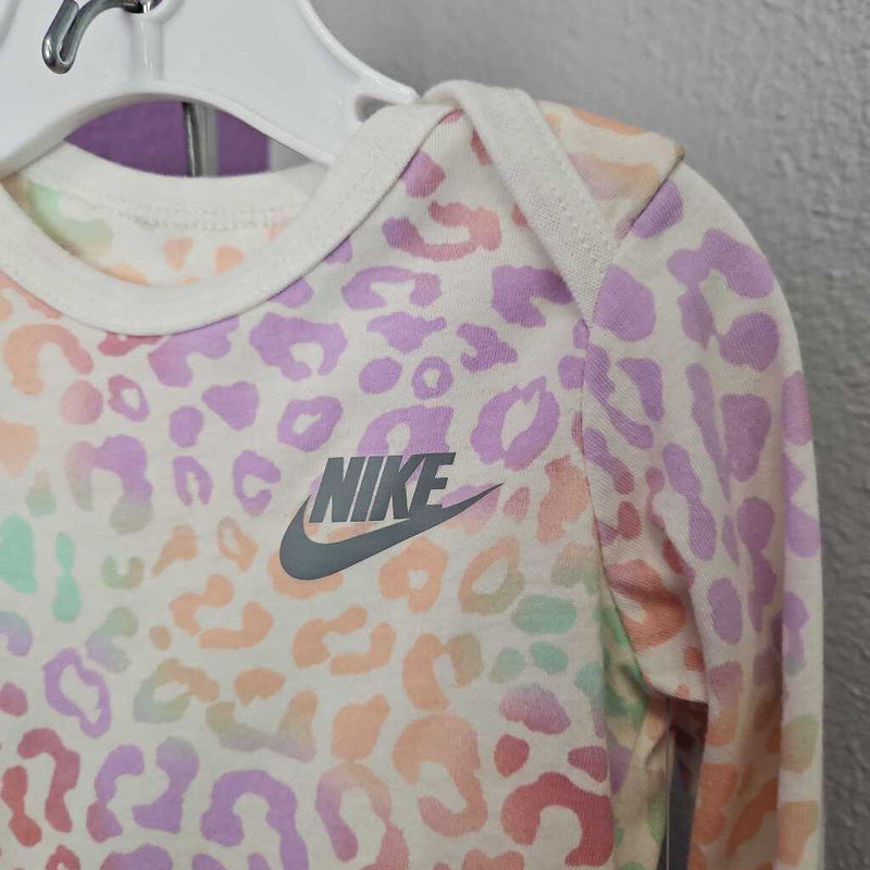 NIKE - OUTFIT