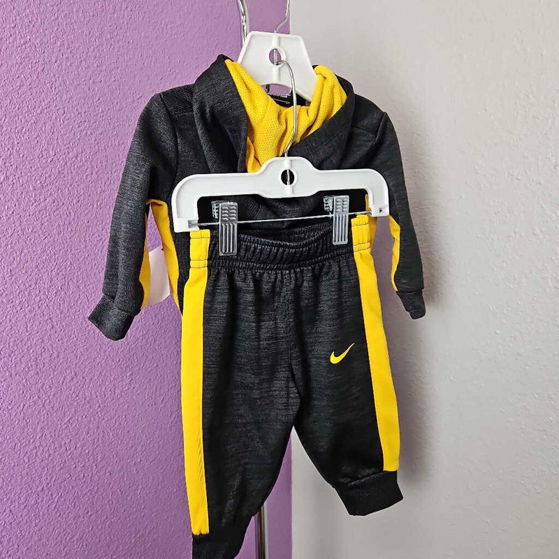 NIKE - OUTFIT