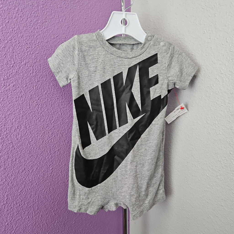 NIKE - OUTFIT