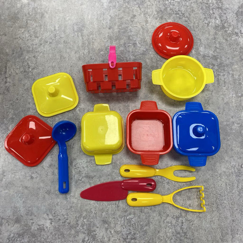 PLAY UTENSILS