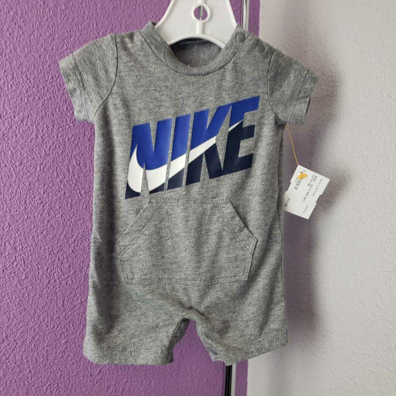 NIKE - OUTFIT