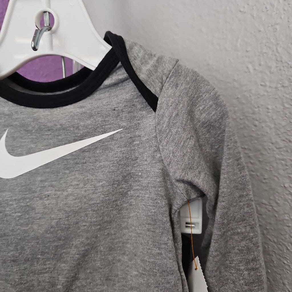 NIKE - OUTFIT