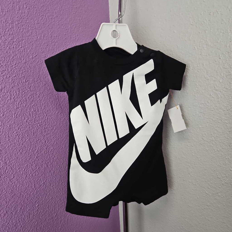 NIKE - OUTFIT