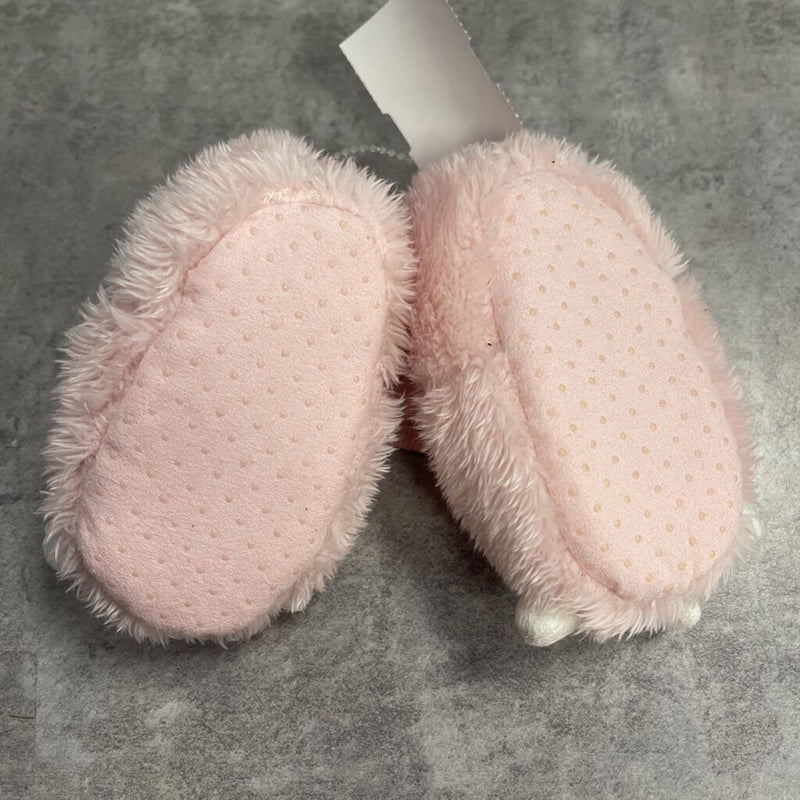 CARTERS - SLIPPERS 0-6mo